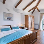 Villa Una *