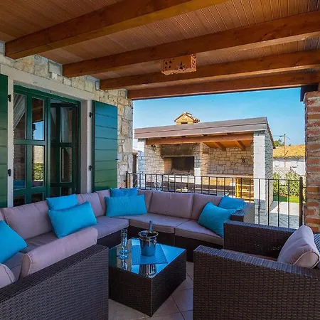 Villa Una Nyaraló *