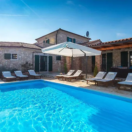 Villa Una Nyaraló *