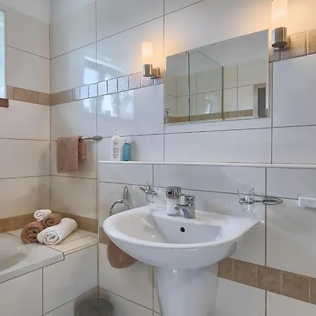 Villa Una Nyaraló Vižinada